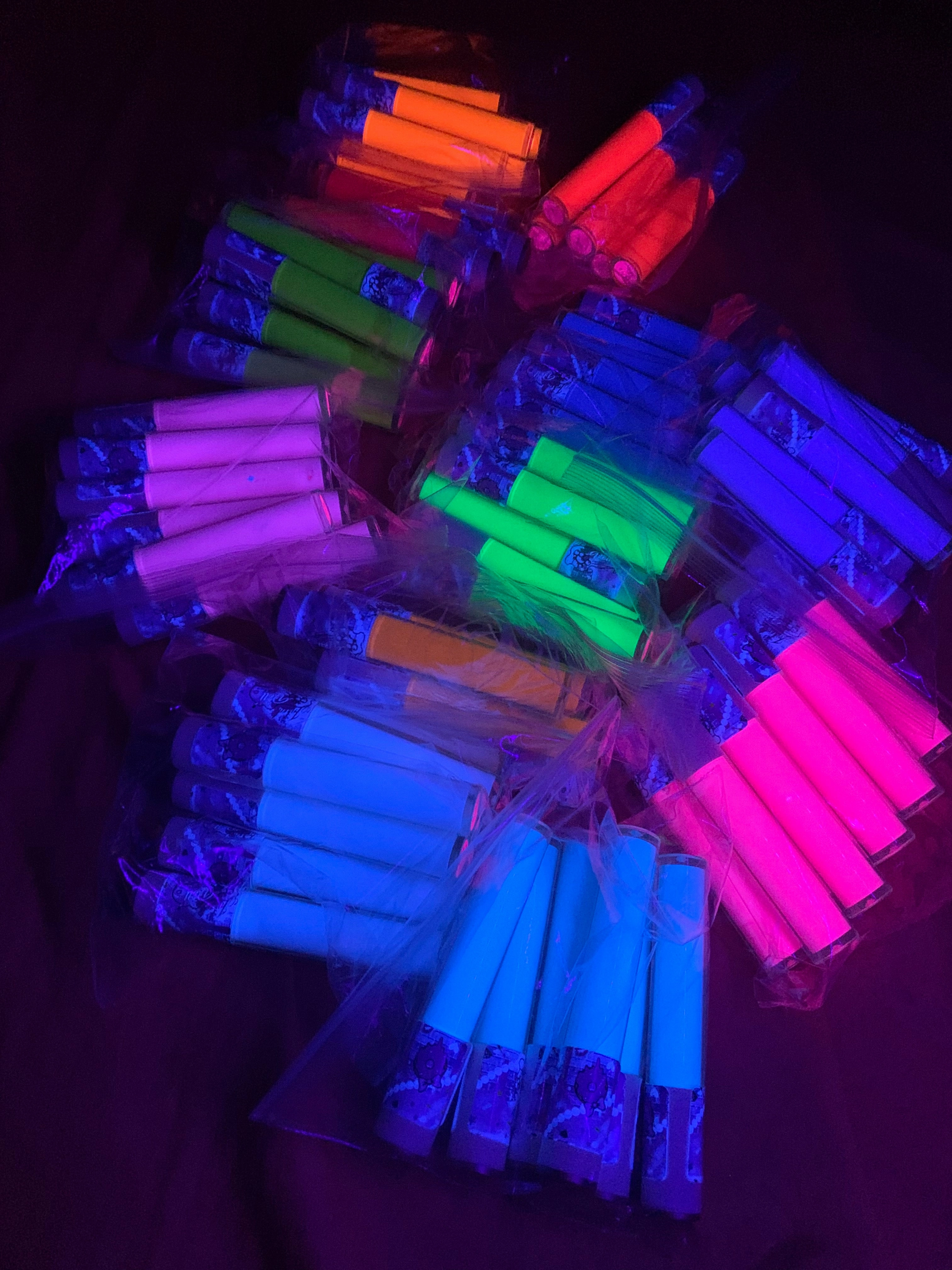 *UV* NEON EYLINER !!