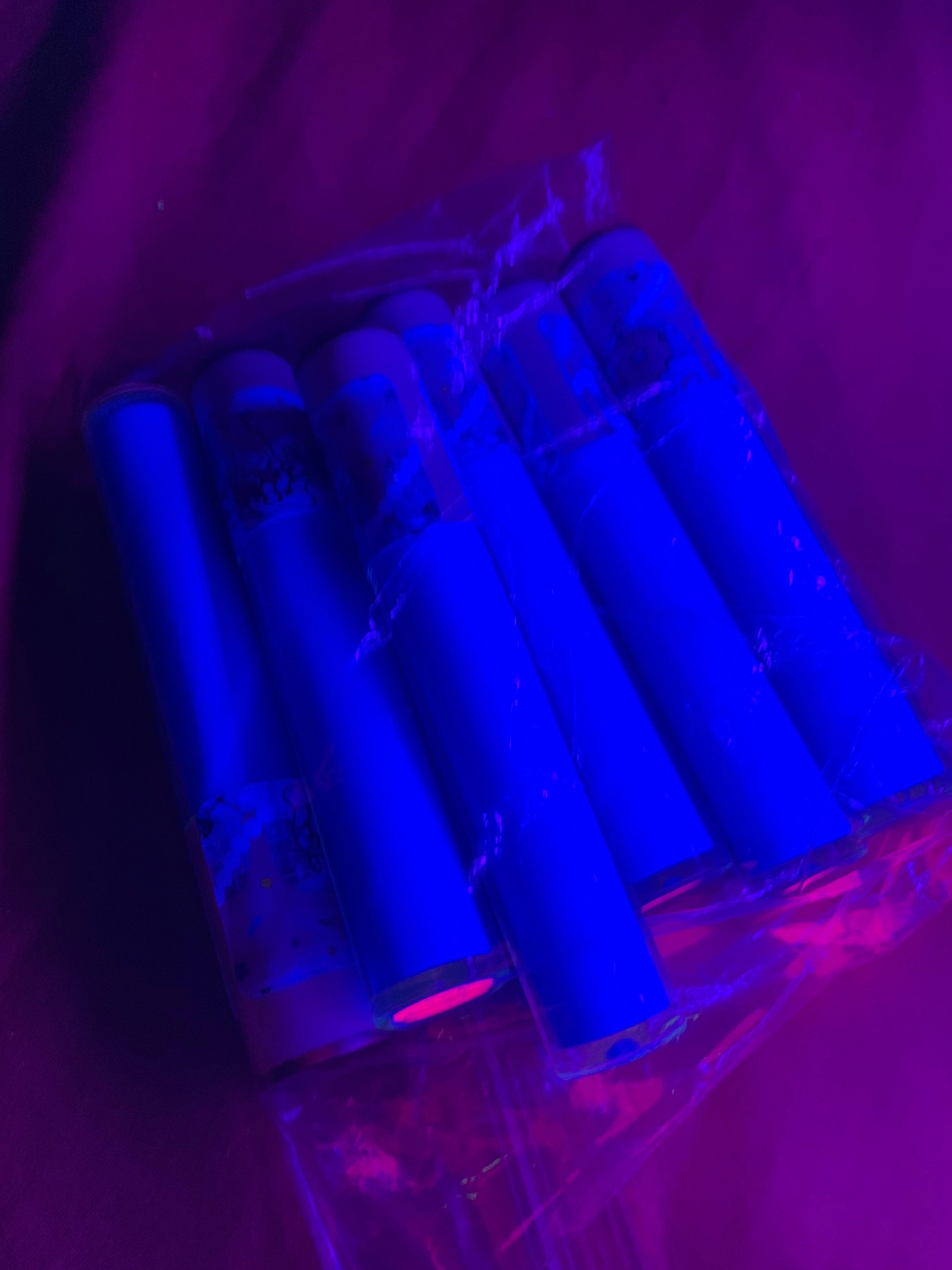 *UV* NEON EYLINER !!
