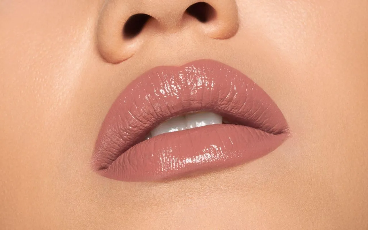 Pupa Milano Vamp! Extreme Colour Lipstick With Plumping Treatment - For Fuller, Defined Lips - Adds Incredible, Deep Color To Lips - Soft Texture Adheres Perfectly - 102 Rose Nude - 0.123 Oz