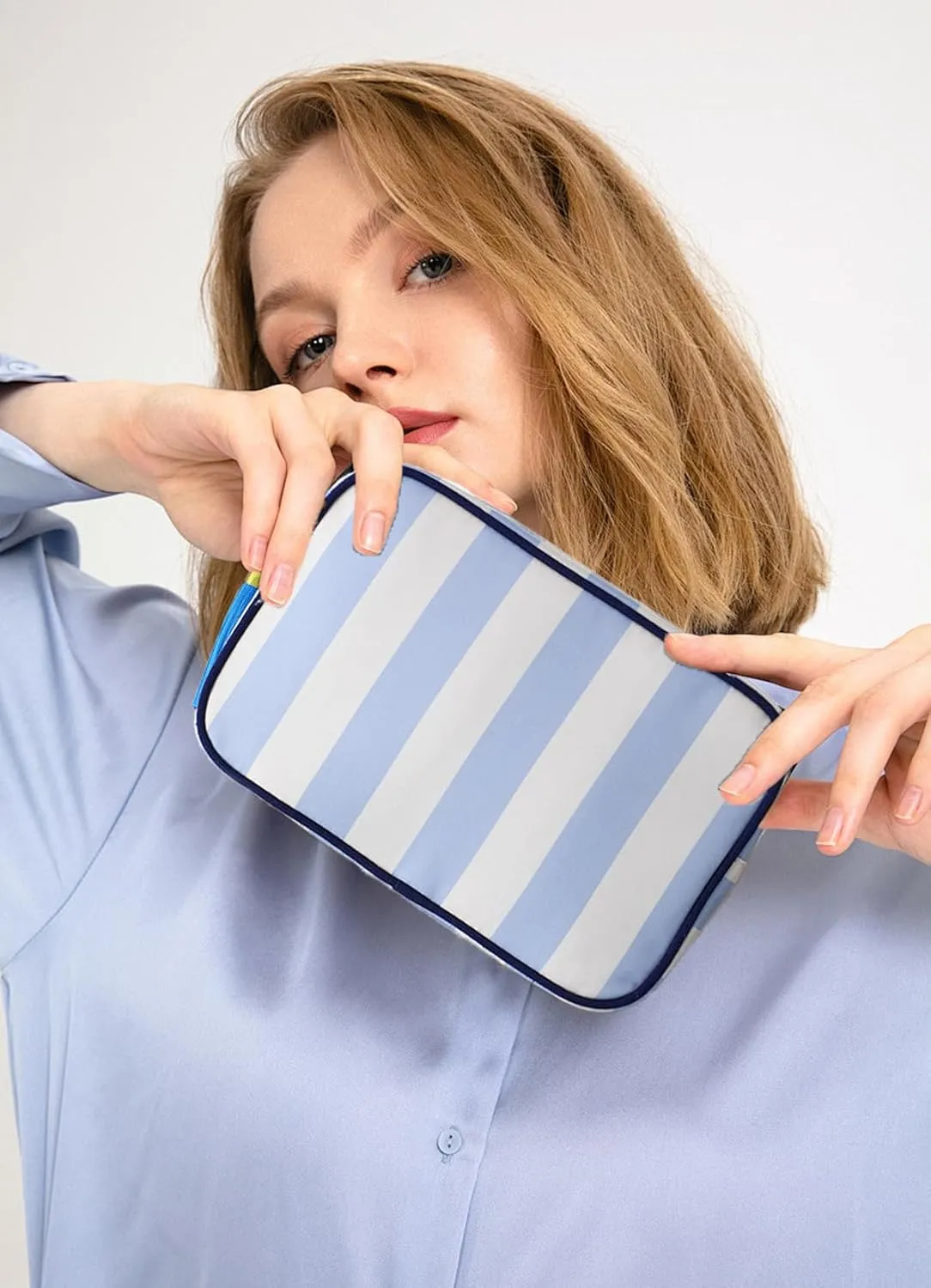 Stripe Makeup Bag Travel Cosmetic Bag Organizer Tassel Toiletry Bag Large Canvas Zipper Pouch and Accessories Storage Bag for Women (White with Blue)